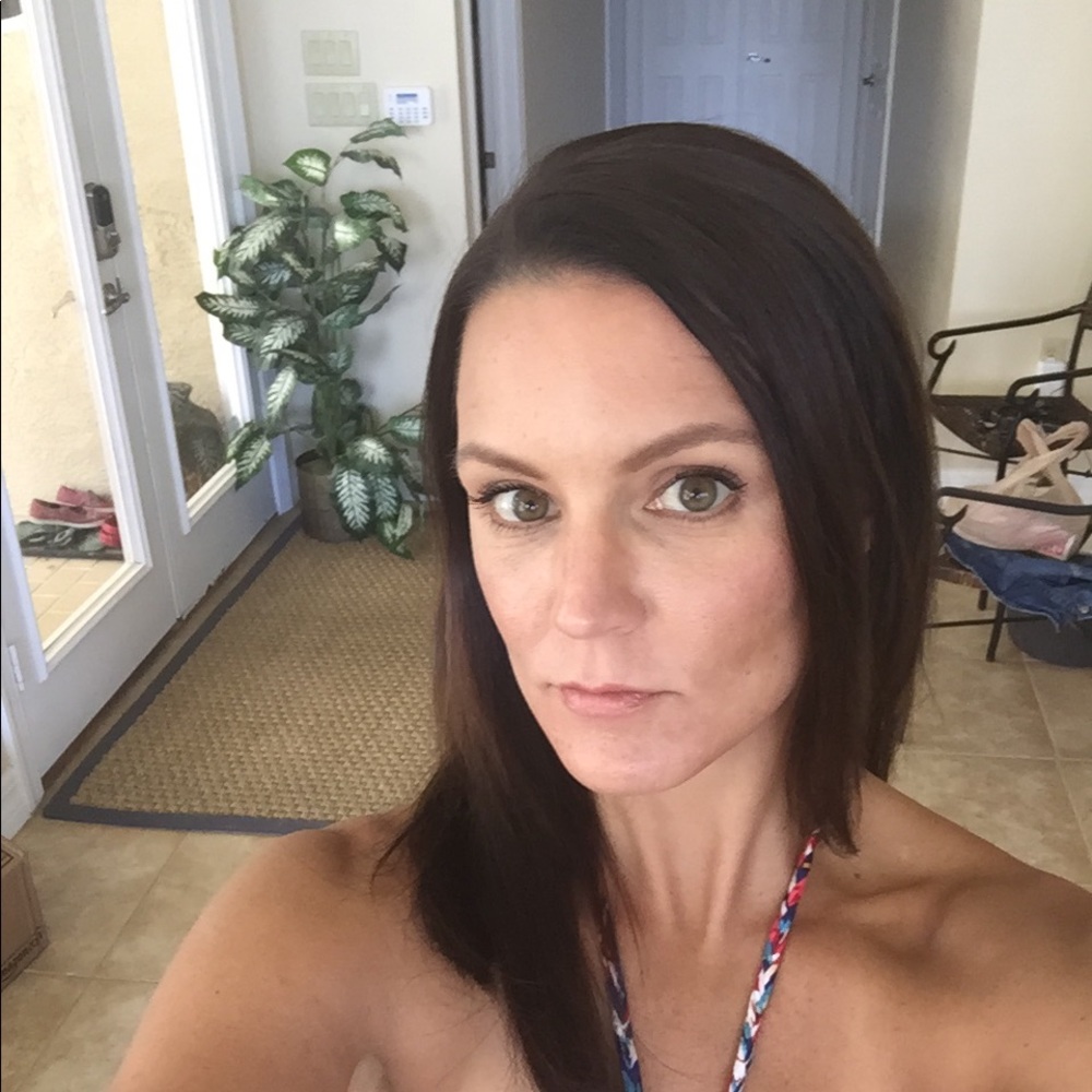 Meet your Posher, Adrianne